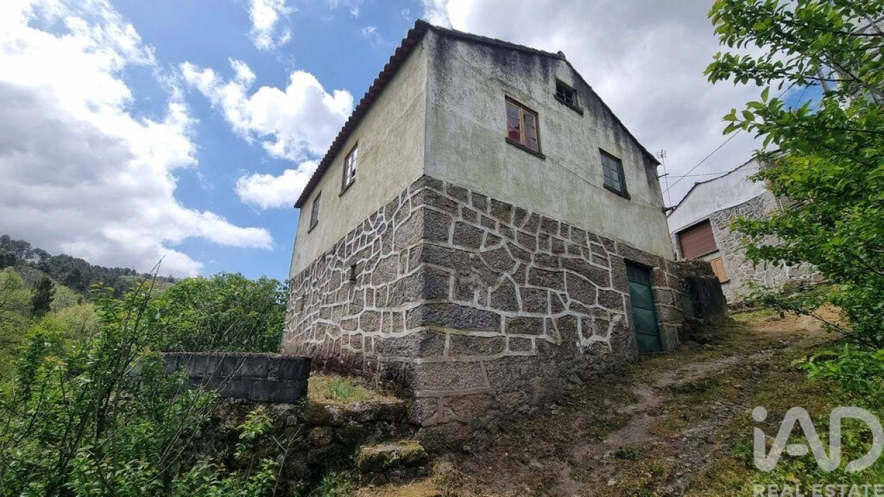 Moradia T2 para Venda em Prados Foto 3