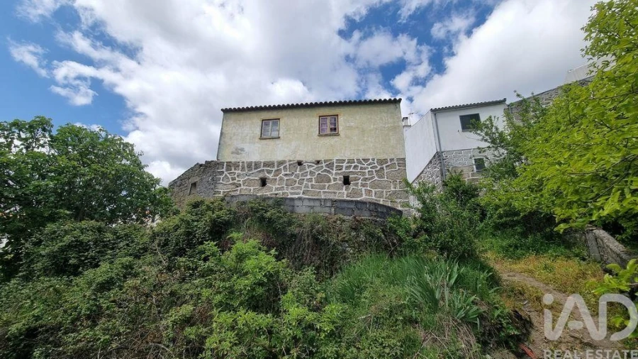 Moradia T2 para Venda em Prados Foto 15