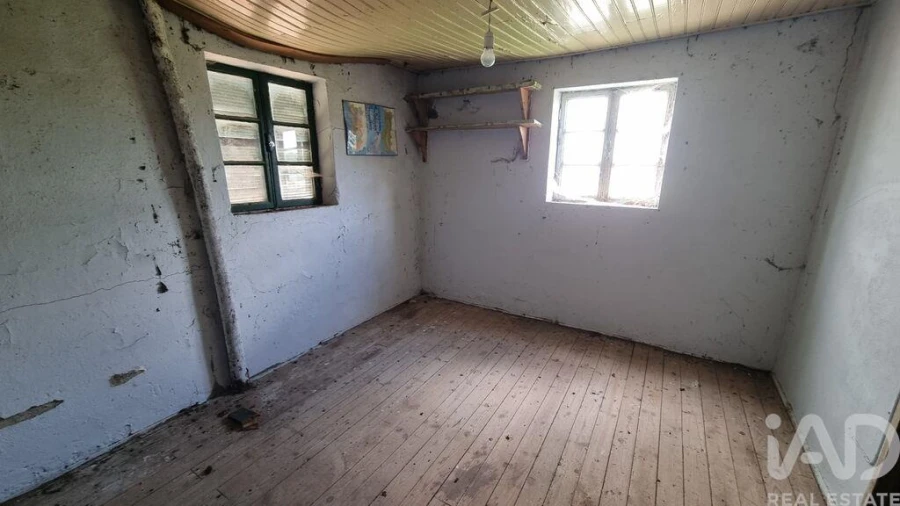 Moradia T2 para Venda em Prados Foto 10