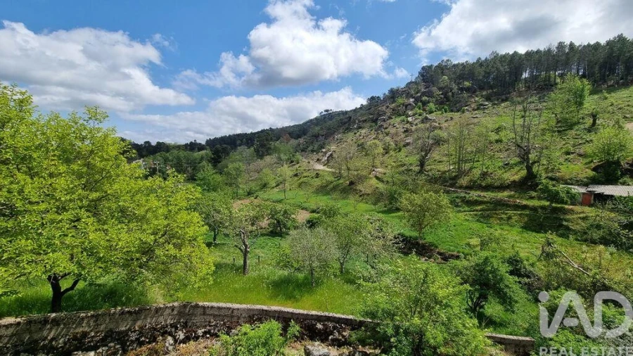 Moradia T2 para Venda em Prados Foto 5