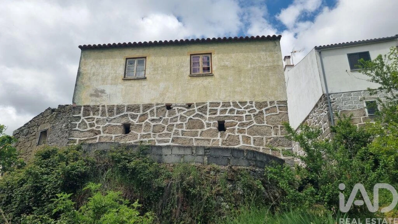 Moradia T2 para Venda em Prados Foto 18