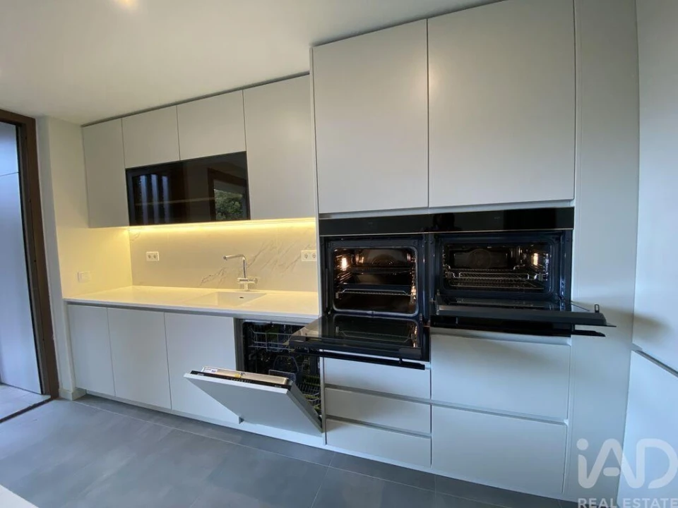 Apartamento T3 para Arrendamento em Oliveira do Douro Foto 4