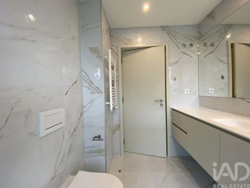 Apartamento T3 para Arrendamento em Oliveira do Douro Foto 23