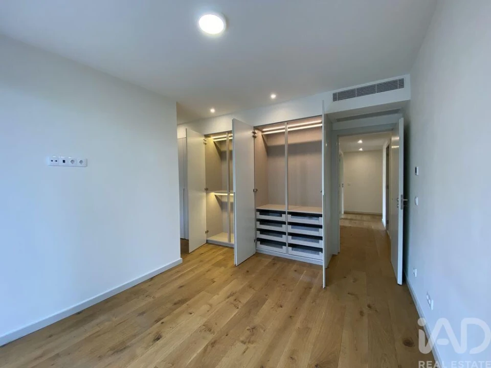 Apartamento T3 para Arrendamento em Oliveira do Douro Foto 24