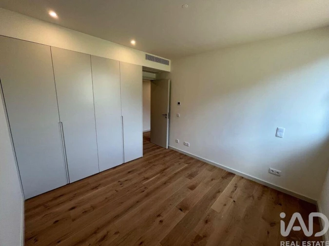 Apartamento T3 para Arrendamento em Oliveira do Douro Foto 13