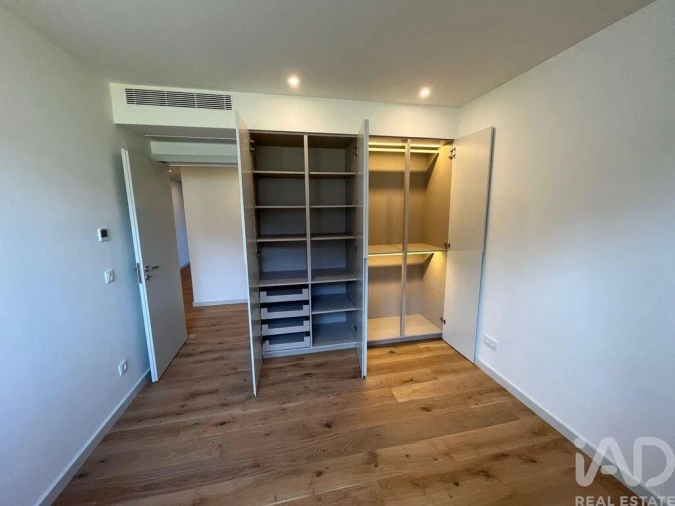 Apartamento T3 para Arrendamento em Oliveira do Douro Foto 11