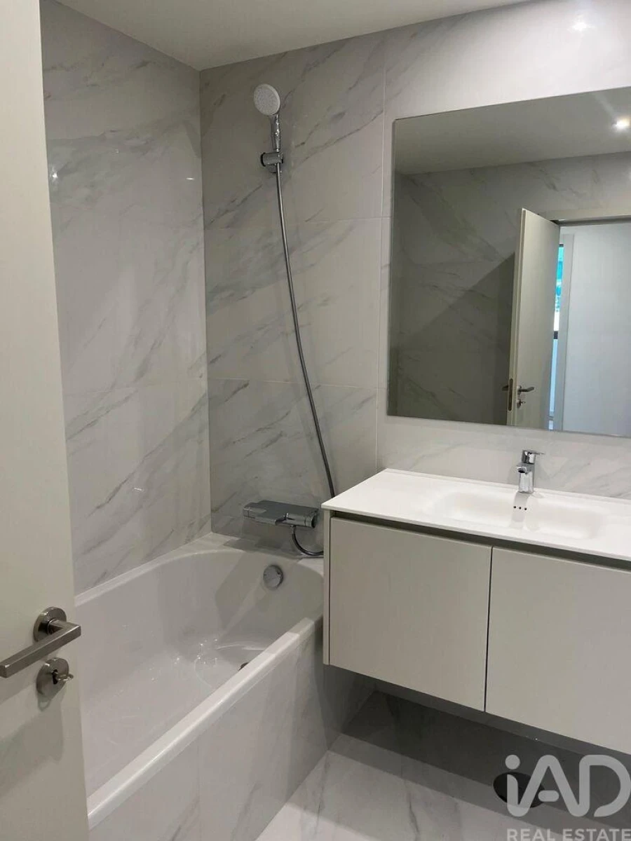 Apartamento T3 para Arrendamento em Oliveira do Douro Foto 21