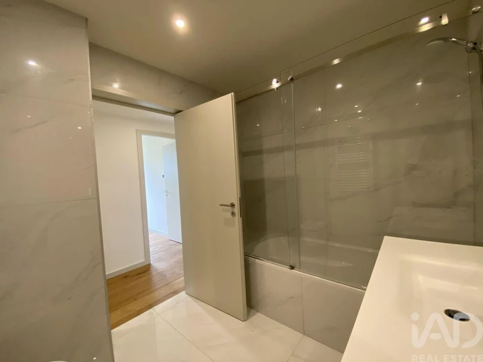 Apartamento T3 para Arrendamento em Oliveira do Douro Foto 25