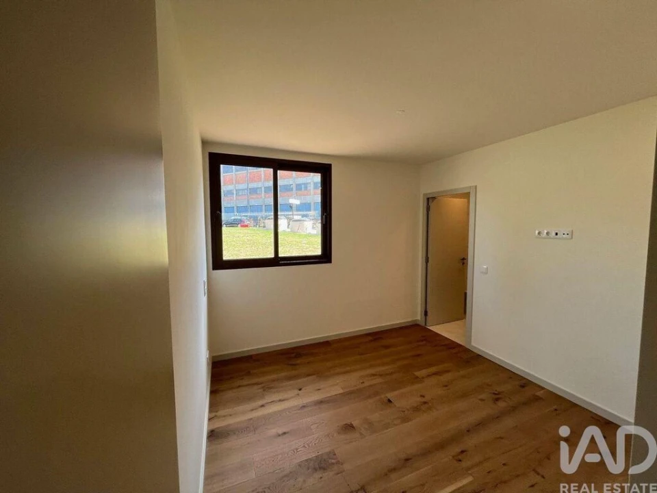 Apartamento T3 para Arrendamento em Oliveira do Douro Foto 12