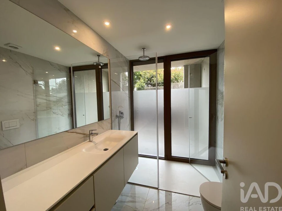 Apartamento T3 para Arrendamento em Oliveira do Douro Foto 22