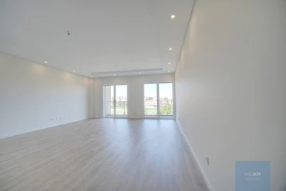 Apartamento T3 para Venda em Carcavelos e Parede