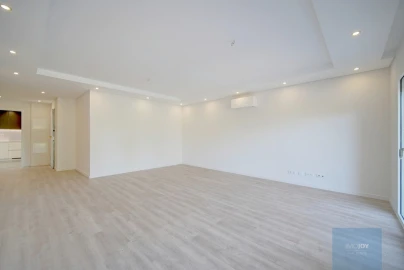 Apartamento T3 para Venda em Carcavelos e Parede
