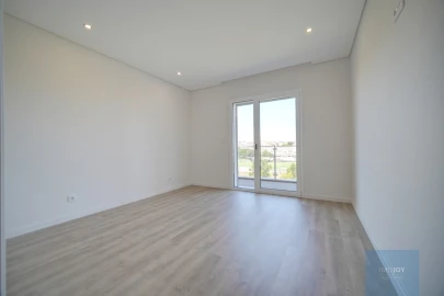 Apartamento T3 para Venda em Carcavelos e Parede