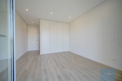 Apartamento T3 para Venda em Carcavelos e Parede