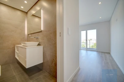 Apartamento T3 para Venda em Carcavelos e Parede