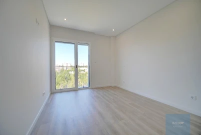 Apartamento T3 para Venda em Carcavelos e Parede