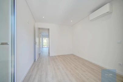 Apartamento T3 para Venda em Carcavelos e Parede