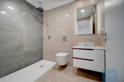 Apartamento T3 para Venda em Carcavelos e Parede