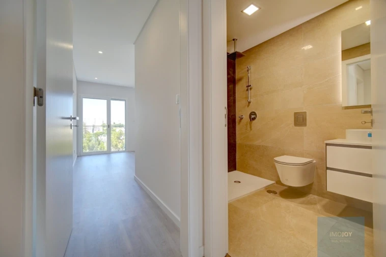 Apartamento T3 para Venda em Carcavelos e Parede Foto 29