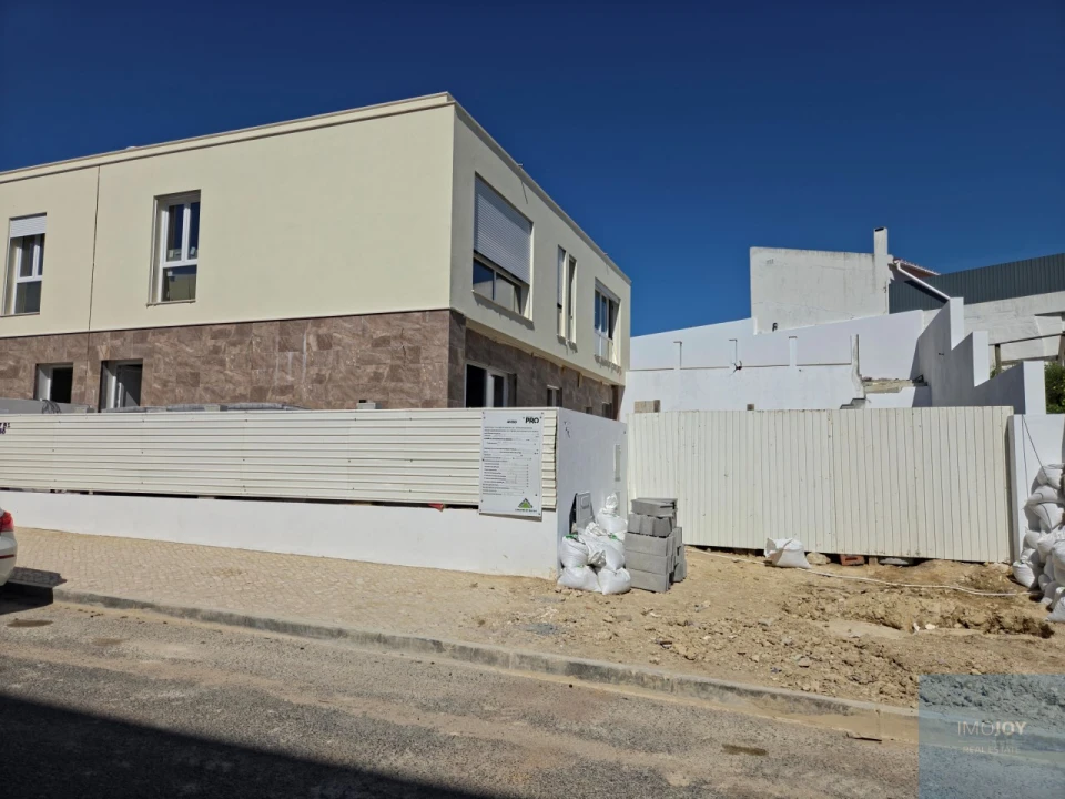 Moradia T4 para Venda em São Domingos de Rana Foto 1