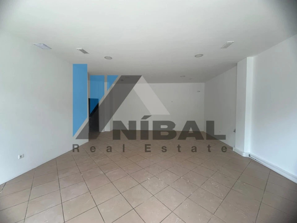Loja para Arrendamento em Canelas Foto 1