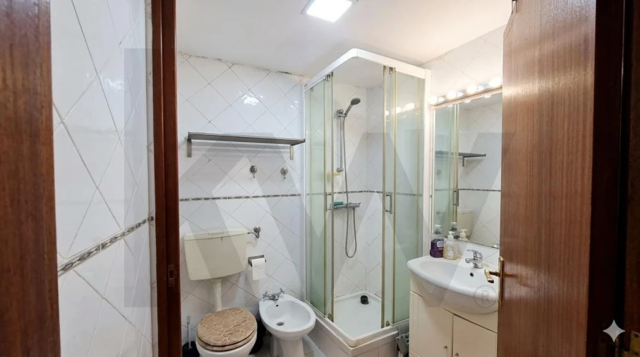 Apartamento T2 para Venda em Misericórdia Foto 5