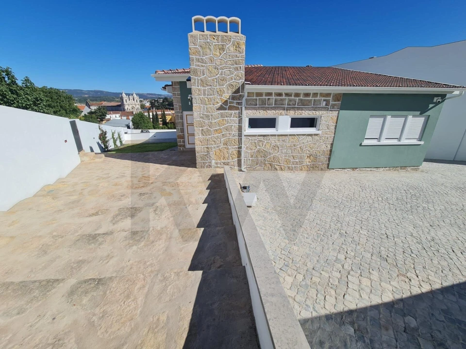 Moradia T5 para Venda em Aljubarrota Foto 1