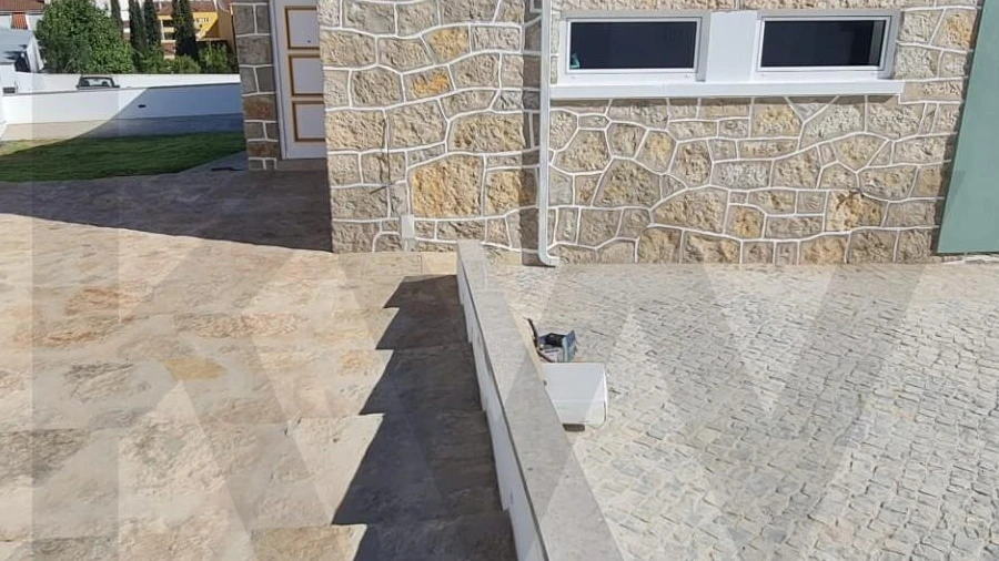 Moradia T5 para Venda em Alcobaça e Vestiaria