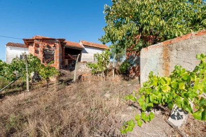 Moradia T2 para Venda em Pousaflores