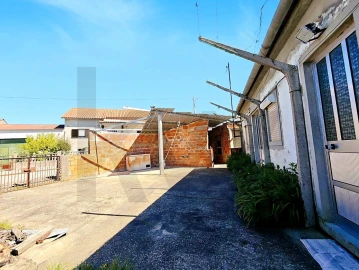 Moradia T2 para Venda em Pousaflores