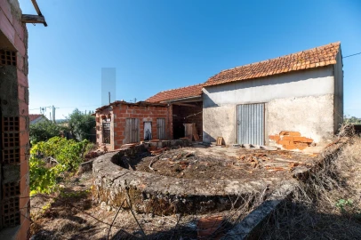 Moradia T2 para Venda em Pousaflores