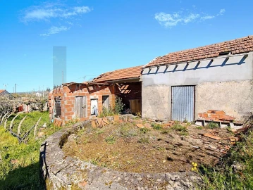 Moradia T2 para Venda em Pousaflores