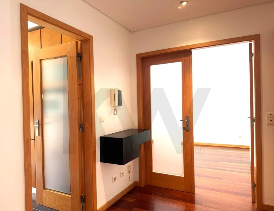 Apartamento T2 para Arrendamento em Santo Antonio dos Olivais Foto 4
