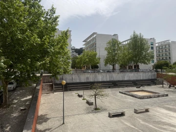 Apartamento T2 para Arrendamento em Santo Antonio dos Olivais