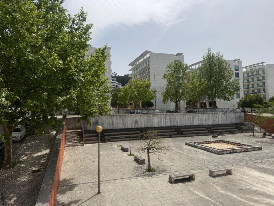 Apartamento T2 para Arrendamento em Santo Antonio dos Olivais Foto 8