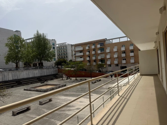 Apartamento T2 para Arrendamento em Santo Antonio dos Olivais Foto 7