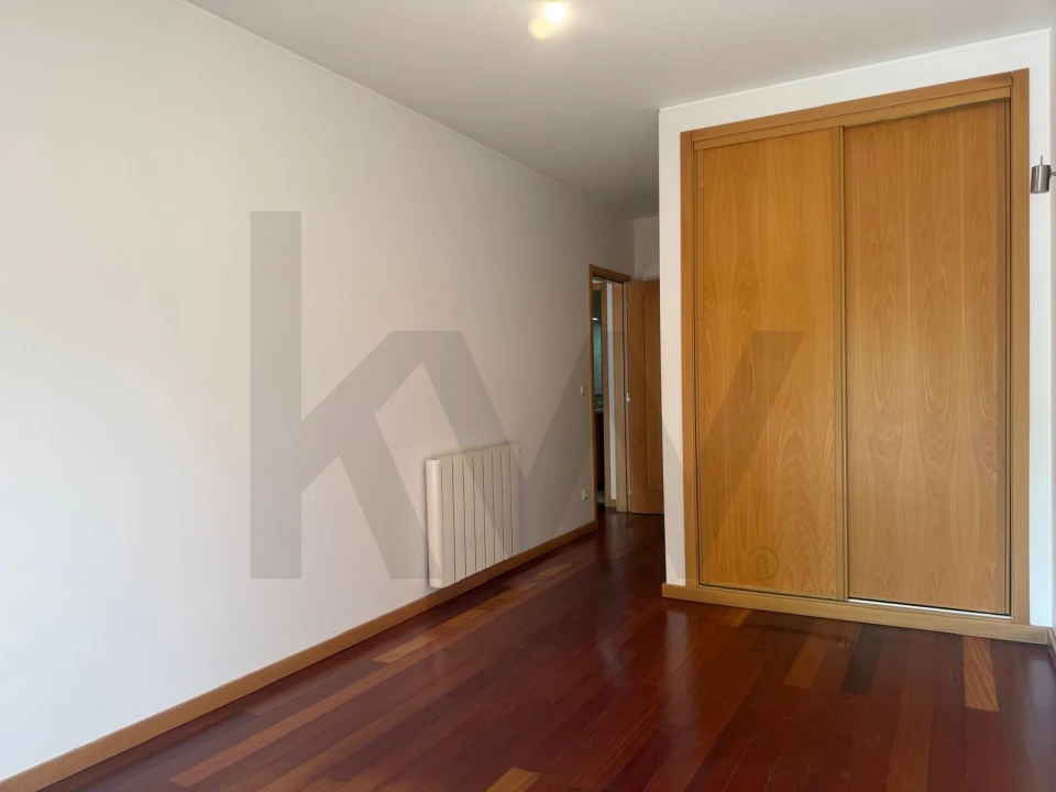 Apartamento T2 para Arrendamento em Santo Antonio dos Olivais Foto 9