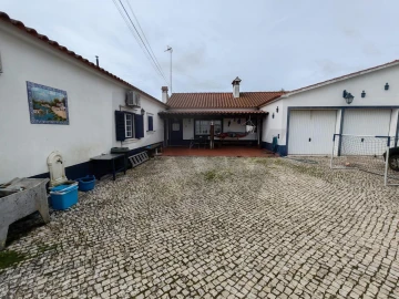Moradia T3 para Venda em São Vicente do Paul e Vale de Figueira
