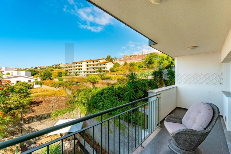 Apartamento T2 para Arrendamento em Caniço Foto 13