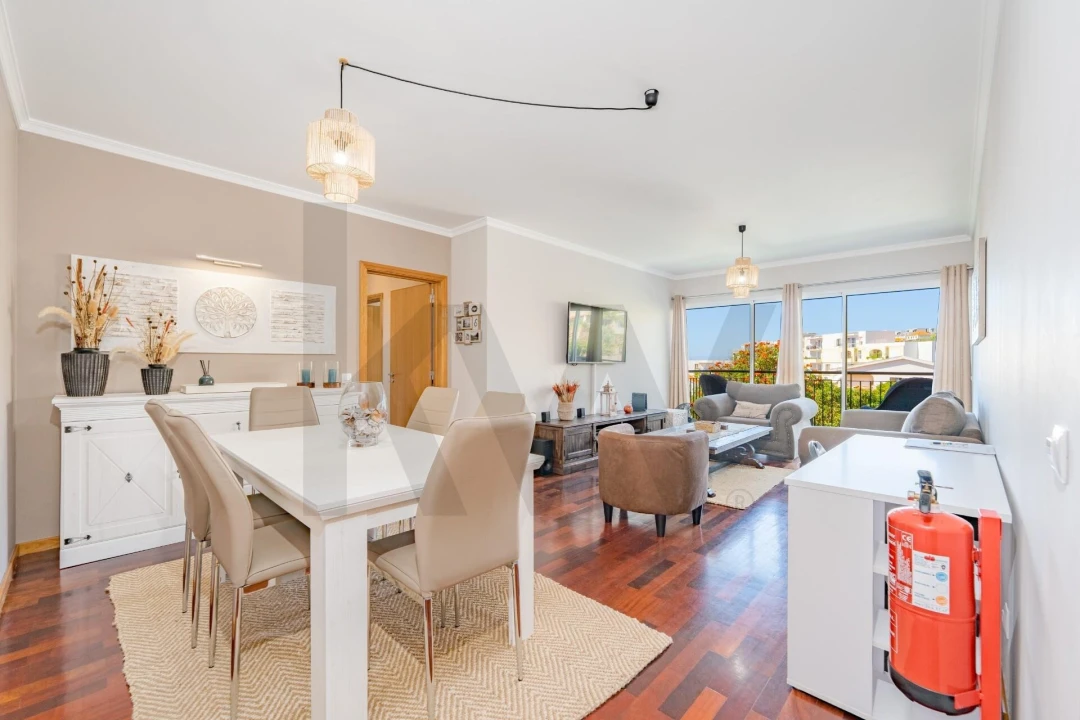 Apartamento T2 para Arrendamento em Caniço Foto 1