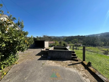 Moradia T3 para Venda em Rebordões (Santa Maria)