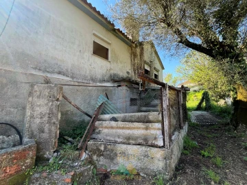 Moradia T3 para Venda em Rebordões (Santa Maria)