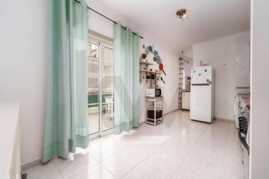 Apartamento para Venda em Monte Gordo Foto 11
