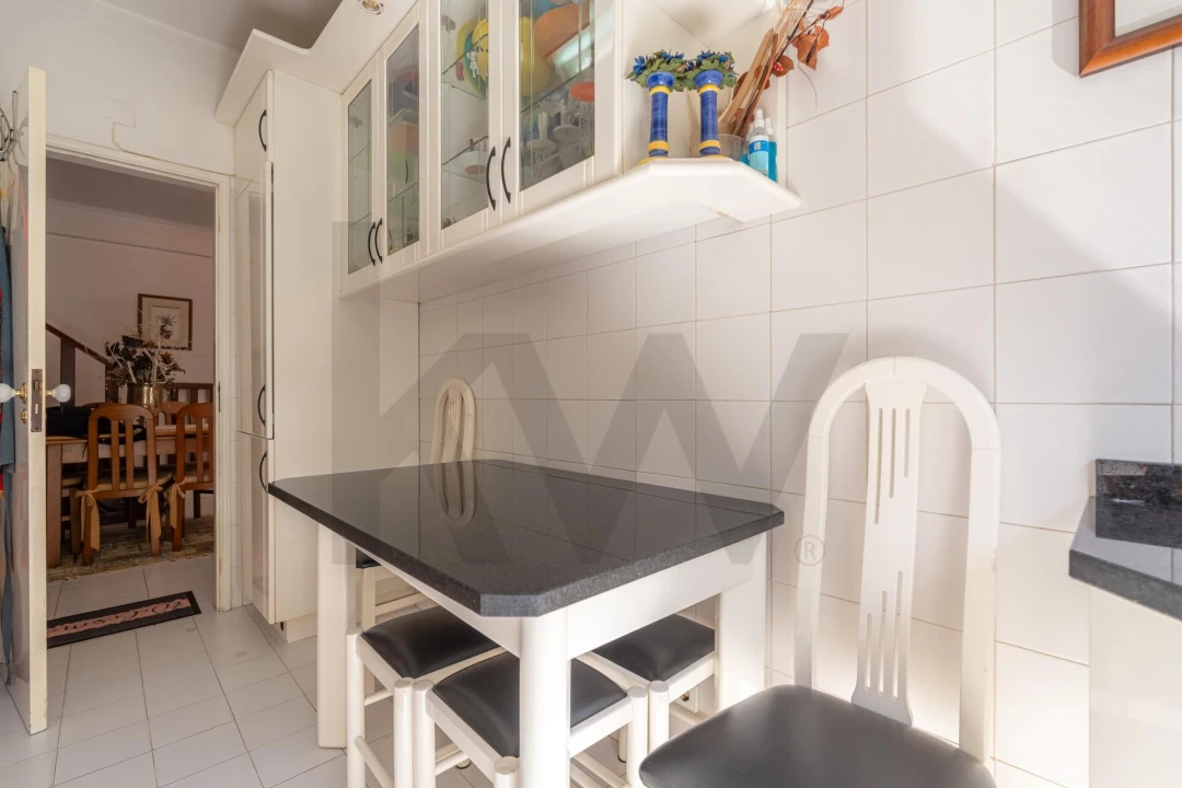 Apartamento T2 para Venda em Santo Antonio dos Olivais Foto 8