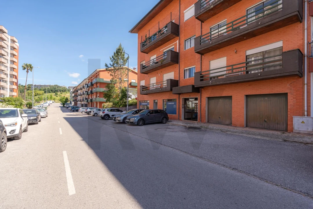 Apartamento T2 para Venda em Santo Antonio dos Olivais Foto 29