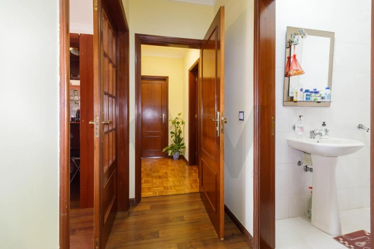 Apartamento T2 para Venda em Oliveira do Douro Foto 2