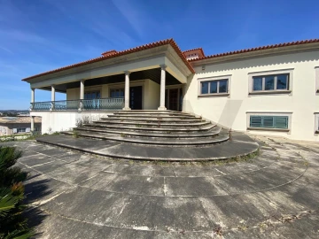 Moradia T7 para Venda em Bougado (São Martinho e Santiago)