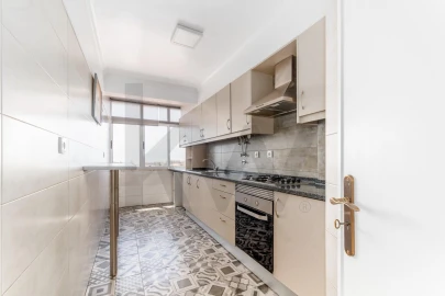 Apartamento T2 para Venda em Carnaxide e Queijas