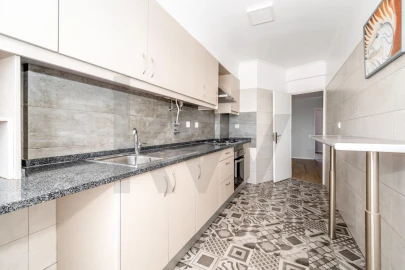 Apartamento T2 para Venda em Carnaxide e Queijas