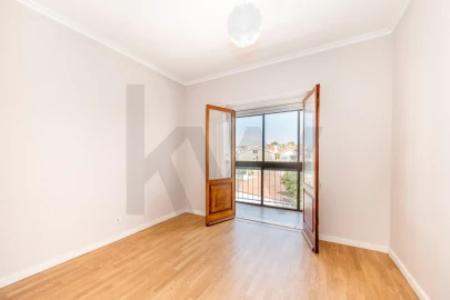 Apartamento T2 para Venda em Carnaxide e Queijas